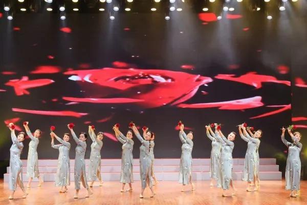 河南省老干部活动学习中心举办文艺类团队2025&ldquo;迎新年&rdquo;文艺汇演